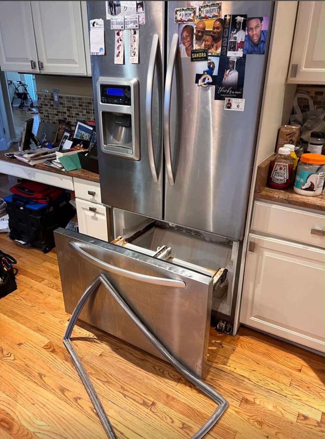 Appliance repair work photograph