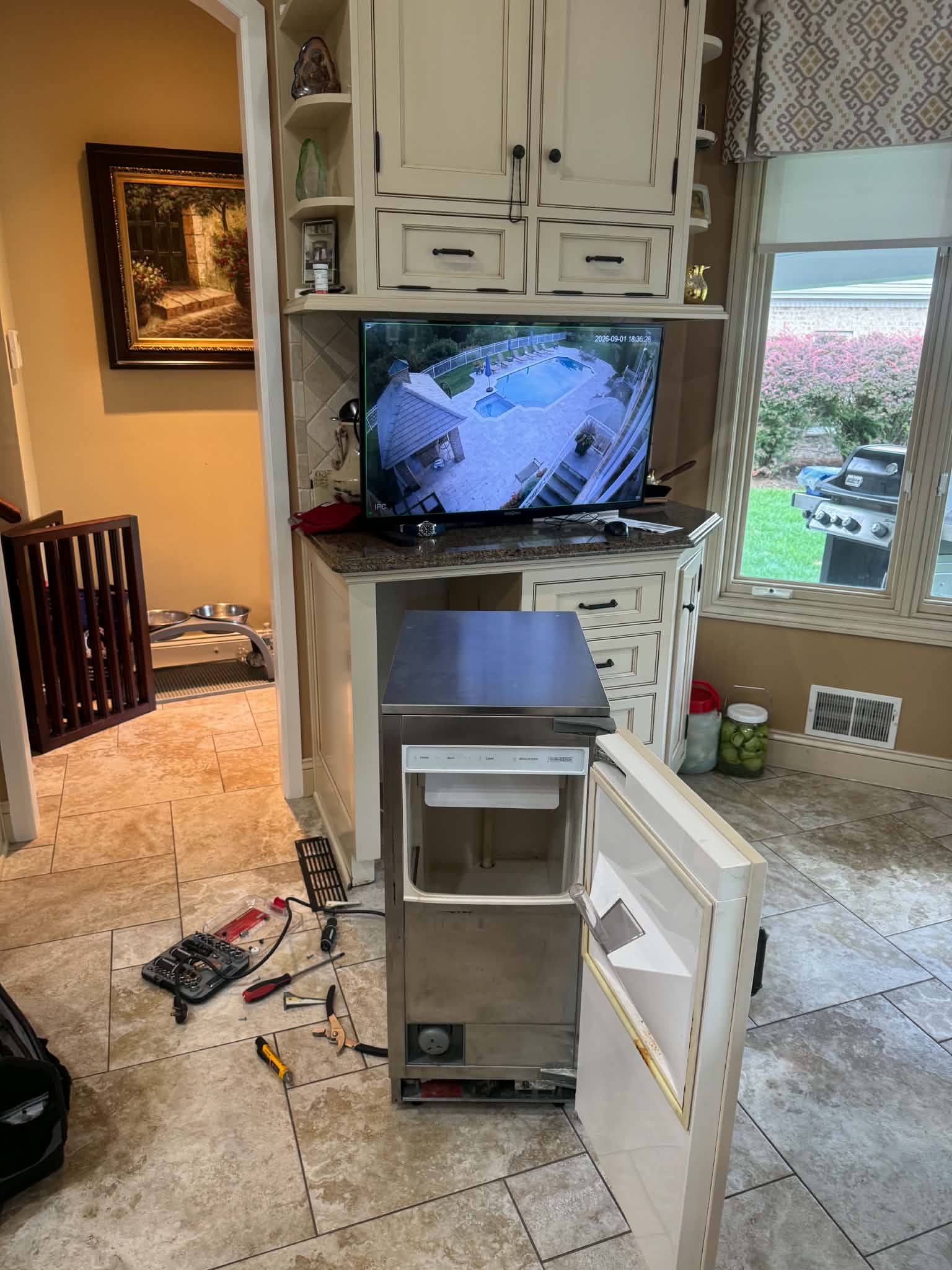 Appliance repair work photograph