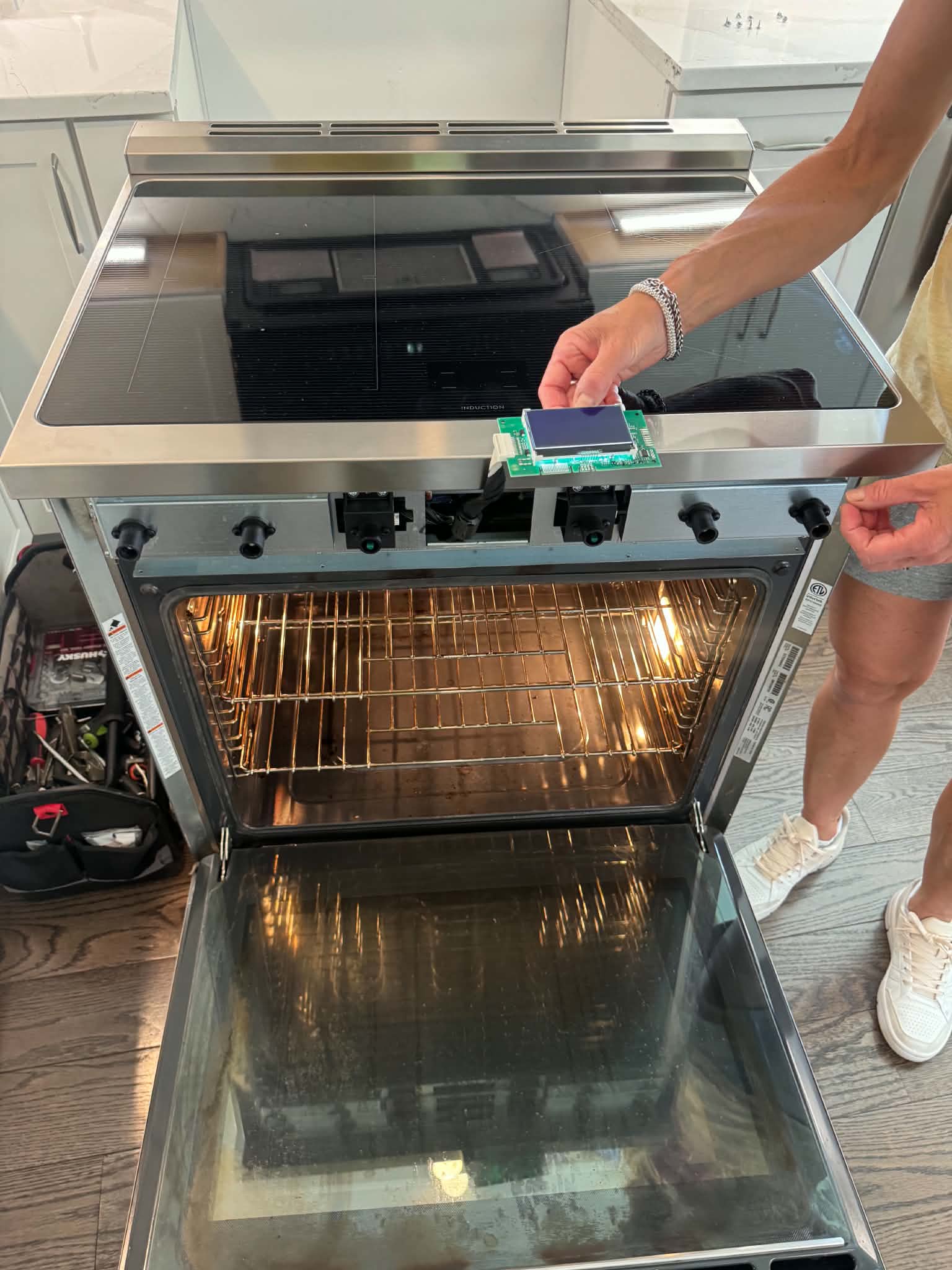 Appliance repair work photograph