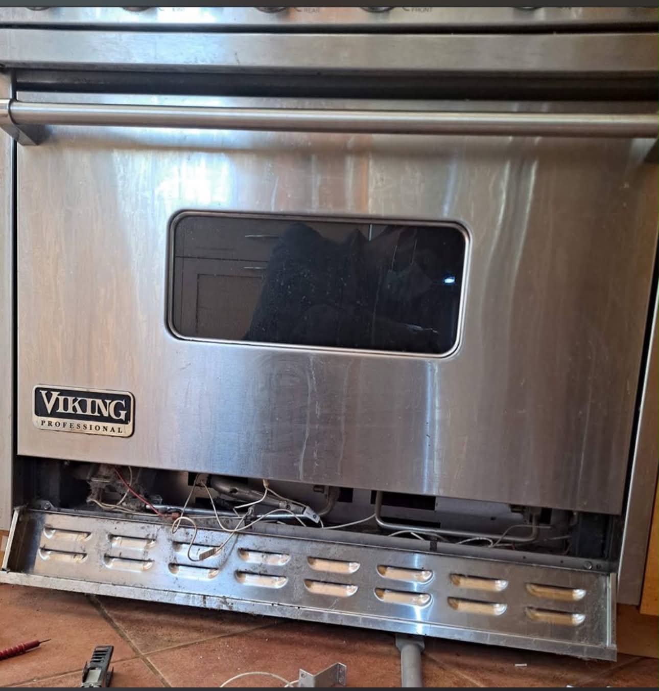 Appliance repair work photograph